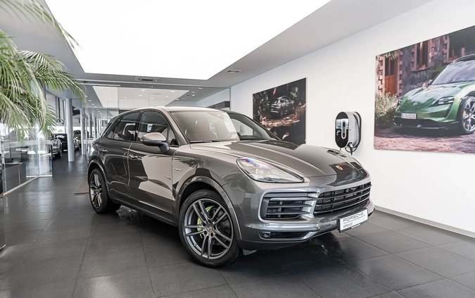 Porsche Cayenne cena 399000 przebieg: 67562, rok produkcji 2020 z Sępopol małe 277